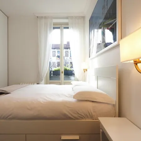 Refined And Bright One-bedroom Near Metro M4 - Dateo * Milan