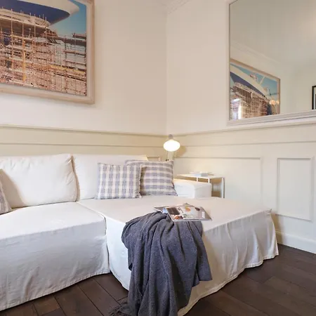 Apartment Refined And Bright One-bedroom Near Metro M4 - Dateo