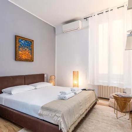 Elegant And Stylish Design In Brera Near The Metro