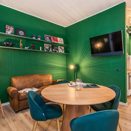 Elegant And Stylish Design In Brera Near The Metro Apartment