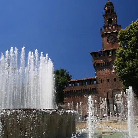Casa vacanze Stylish 8-bed Near Duomo Ideal For Groups Families With Terrace Garden Parking