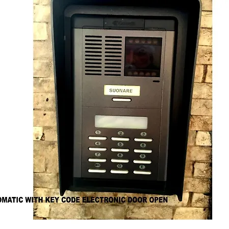 Vakantiehuis Stylish 8-bed Near Duomo Ideal For Groups Families With Terrace Garden Parking *