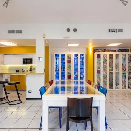 Stylish 8-bed Near Duomo Ideal For Groups Families With Terrace Garden Parking *