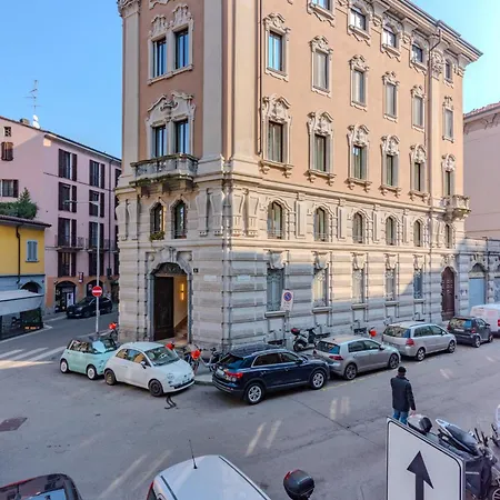 Stylish 8-bed Near Duomo Ideal For Groups Families With Terrace Garden Parking *