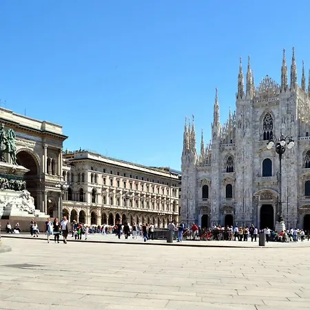 Stylish 8-bed Near Duomo Ideal For Groups Families With Terrace Garden Parking *