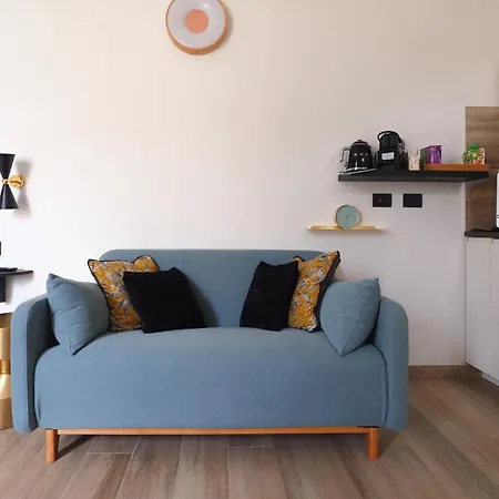 54 - Boutique Near Metro