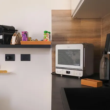Charming In The Heart Of China Town Apartment