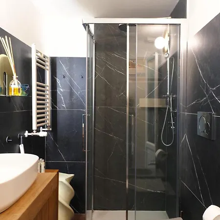 54 - Boutique Near Metro *