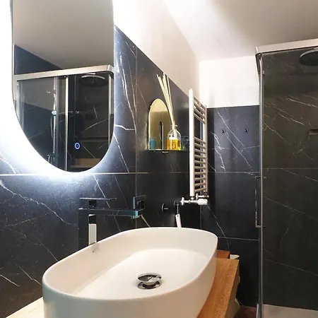 54 - Boutique Near Metro