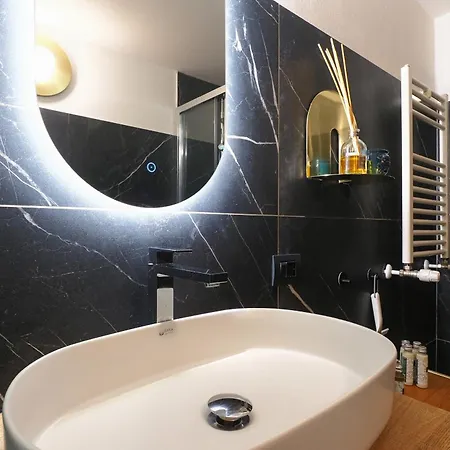 Charming In The Heart Of China Town Apartment Milan