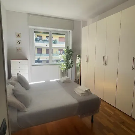 15 Min From Duomo, Located Citylife Spacious Flat Διαμέρισμα