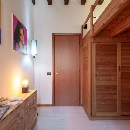 Lecco, 20 - In The Heart Of The Rainbow District * ميلان