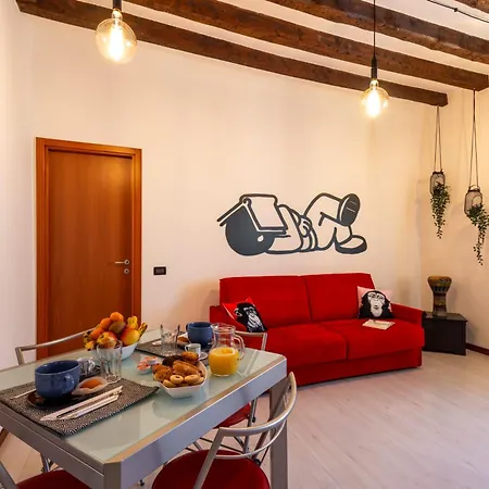 Lecco, 20 - In The Heart Of The Rainbow District * ميلان