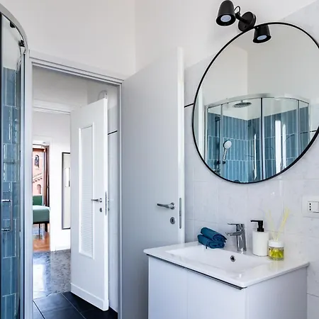 Duomo-centrale With Privacy And View 아파트 *