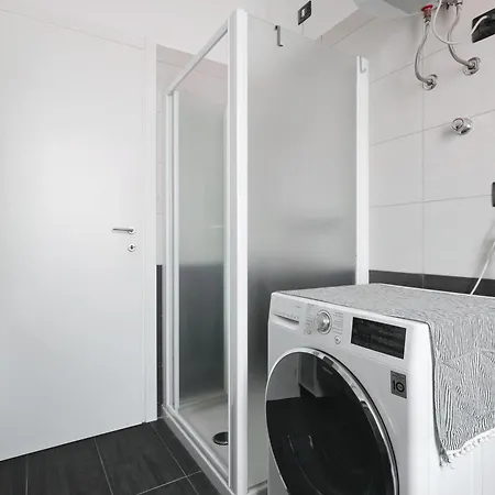 Sunny Hideaway ミラノ