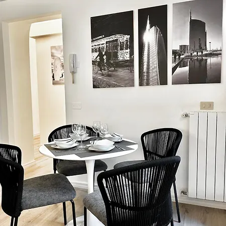 Casa Verga - Elegante Con 2 E 2 Bagni A 2 Minuti Dalla Metro Moscova, Vicino Brera E Parco Sempione Daire
