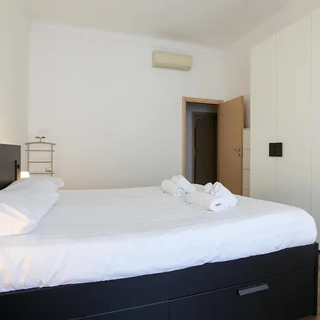 Elegante E Ampio In Zona Moscova 밀라노