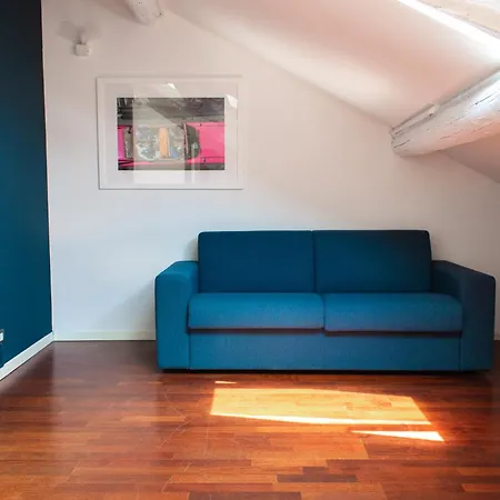 Cozy Attic Recently Renovated Apartamento