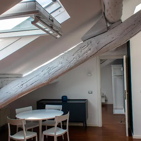 Cozy Attic Recently Renovated Milão