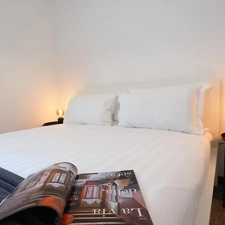 Apartment Interior 900 - 4th Floor - Duomo - Missori Milan