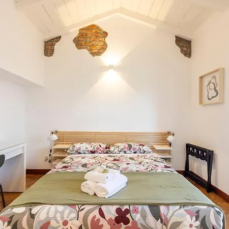 15th-century Apt, City-mxp Train Milan