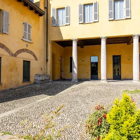 15th-century Apt, City-mxp Train Milan