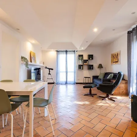 15th-century Apt, City-mxp Train *