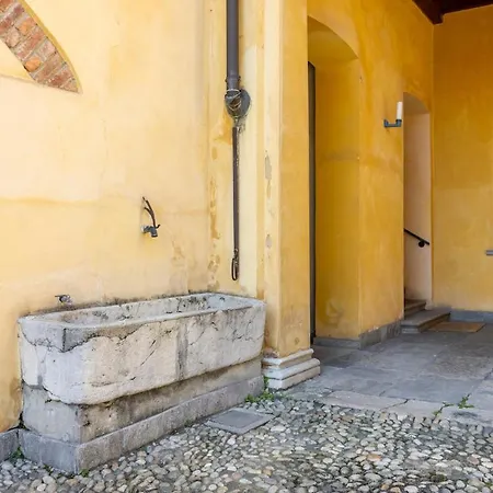 15th-century Apt, City-mxp Train *