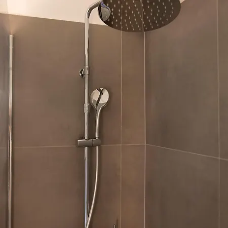 15th-century Apt, City-mxp Train شقة ميلان