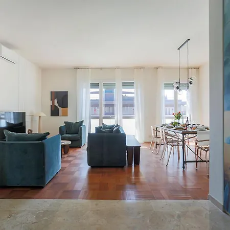 The Rent - Wonderful Multi-bedroom With Terrace In The Area Of Colonne Di San Lorenzo 아파트