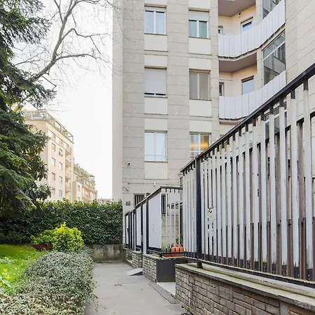 דירה The Rent - Wonderful Multi-bedroom With Terrace In The Area Of Colonne Di San Lorenzo מילאנו