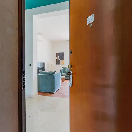 The Rent - Wonderful Multi-bedroom With Terrace In The Area Of Colonne Di San Lorenzo 아파트 *