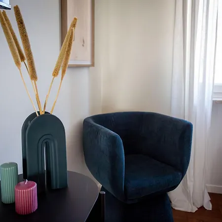 아파트 The Rent - Wonderful Multi-bedroom With Terrace In The Area Of Colonne Di San Lorenzo