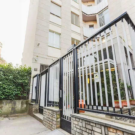 The Rent - Wonderful Multi-bedroom With Terrace In The Area Of Colonne Di San Lorenzo מילאנו