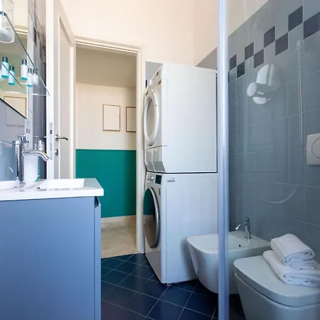 아파트 The Rent - Wonderful Multi-bedroom With Terrace In The Area Of Colonne Di San Lorenzo 밀라노
