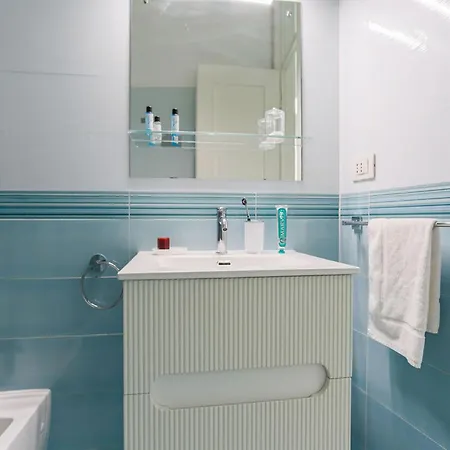 The Rent - Wonderful Multi-bedroom With Terrace In The Area Of Colonne Di San Lorenzo