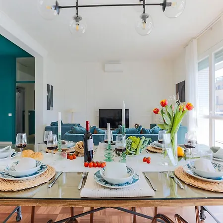 The Rent - Wonderful Multi-bedroom With Terrace In The Area Of Colonne Di San Lorenzo