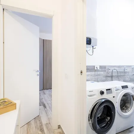 Suzzani Flat By Interhome * Milano