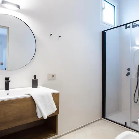 Naitly Dergano Милан