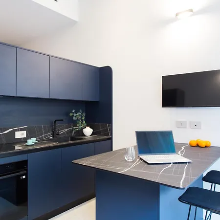 Naitly Dergano Milán