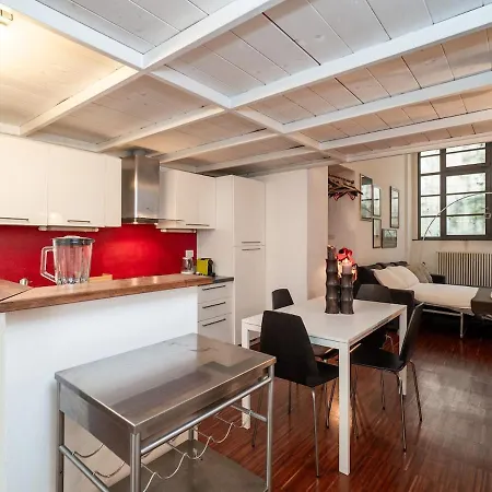 Ampio Loft 5' Dalla Metro Милан