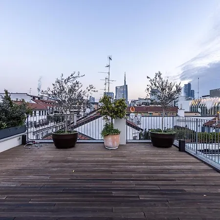 Moscova Elegance And Modern Design With Rooftop