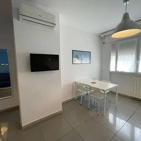 Apartment Canal