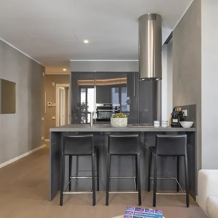 San Babila Tower With Panoramic Terrace Overlooking Duomo By Rentopolis Apartamento