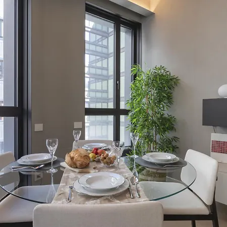 San Babila Duomo View With Shared Rooftop Terrace Appartement Milaan