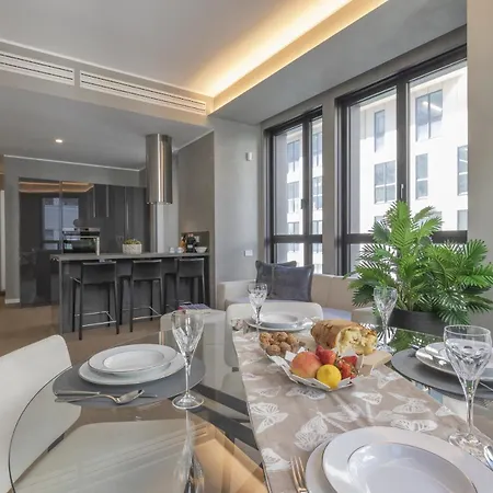 Apartment San Babila Tower With Panoramic Terrace Overlooking Duomo By Rentopolis