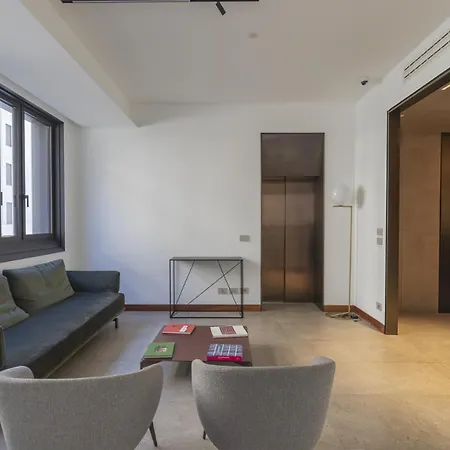 San Babila Tower With Panoramic Terrace Overlooking Duomo By Rentopolis Apartment Milan