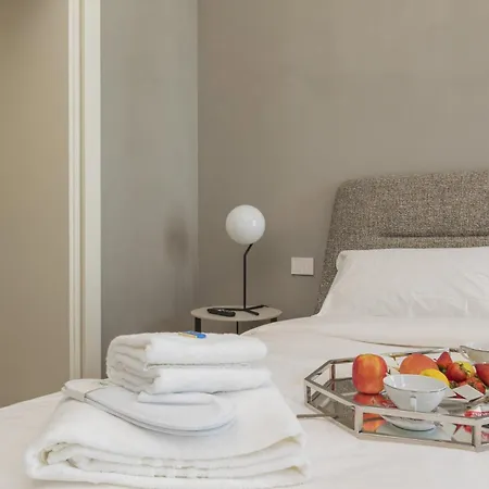 San Babila Duomo View With Shared Rooftop Terrace *