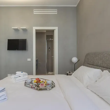 Apartment San Babila Tower With Panoramic Terrace Overlooking Duomo By Rentopolis Milan