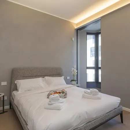 San Babila Tower With Panoramic Terrace Overlooking Duomo By Rentopolis